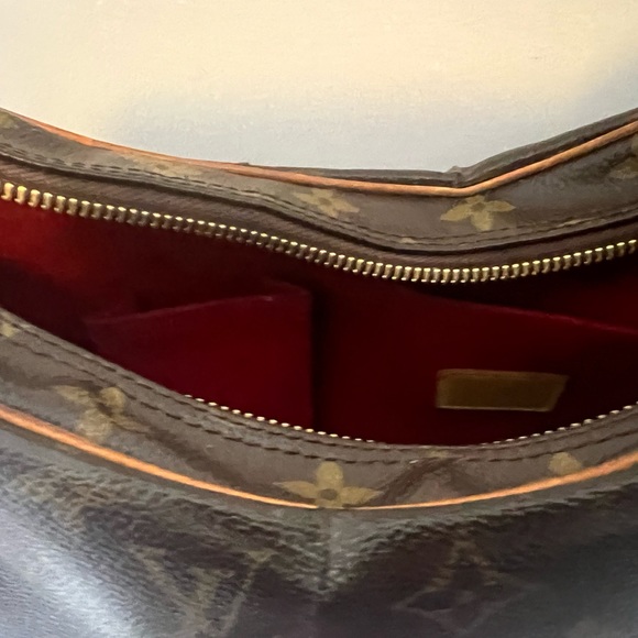 Louis Vuitton Croissant Bag (MM SIZE) - Picture 4 of 6